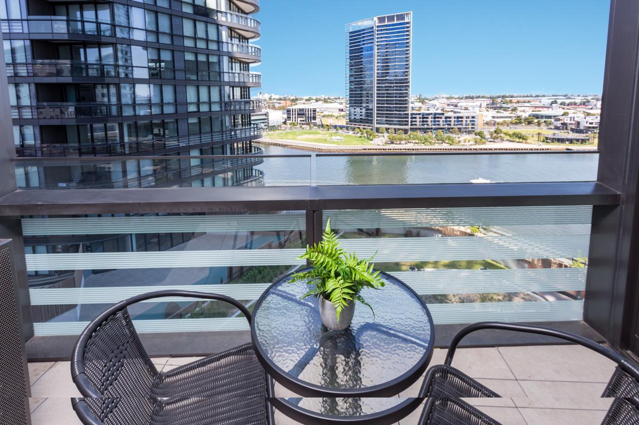 Wyndel Apartments - Riverside On Collins Мелбърн Екстериор снимка